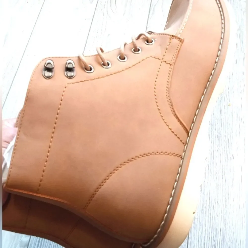 (16-3941)  Men's Boots Sz 11.5M